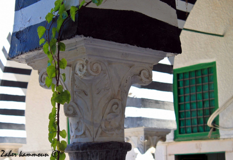 ملف:أعمدة المدرسة الباشية.jpg